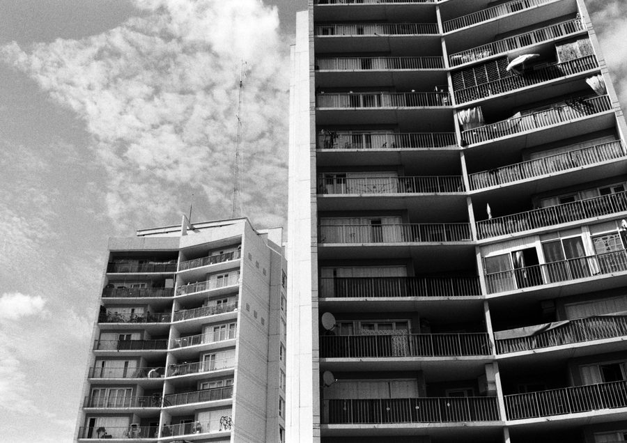 les tours de l’Almont en noir et blanc