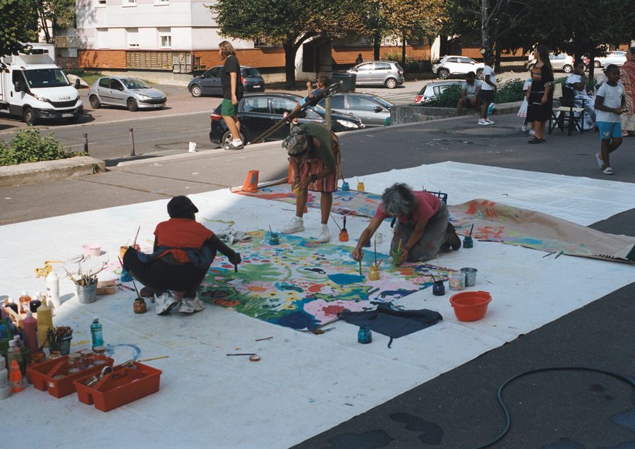la grande fresque peinte au sol sur la dalle